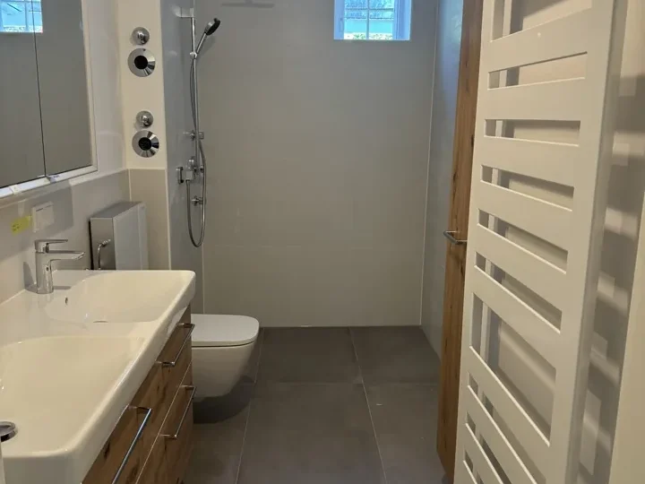 Badezimmer mit Handtuchheizkörper